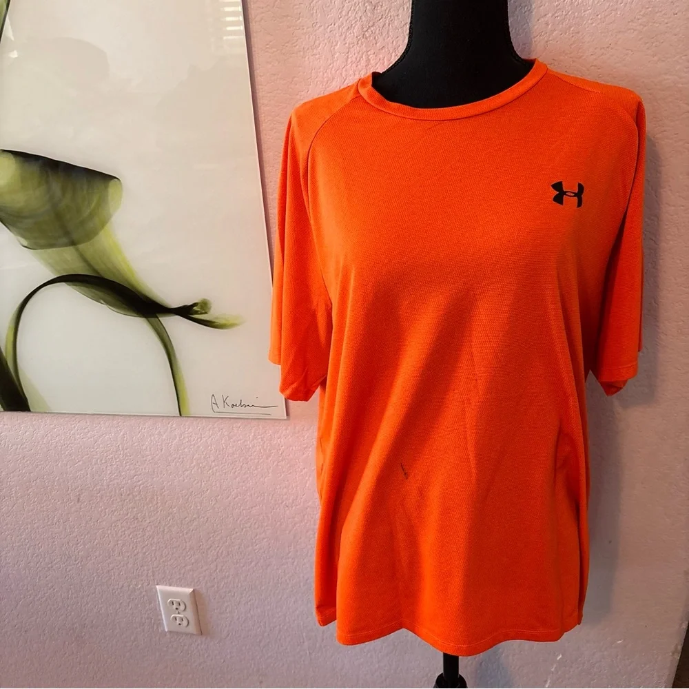 Under Armour shirt size XL has a stain - Picture 1 of 5